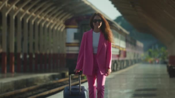 Young Woman Pink Suit Walks Suitcase Train Station Slow Motion — Vídeos de Stock