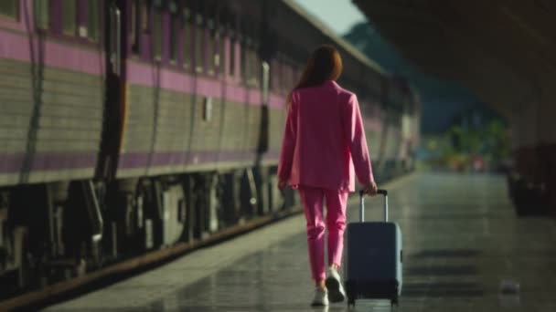Young Woman Pink Suit Suitcase Missed Her Train Slow Motion — 图库视频影像