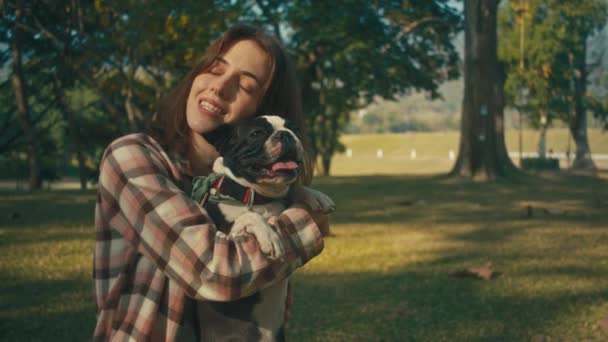 Young Woman Cuddles Her Boston Terrier Sunset Park Slow Motion — Vídeo de Stock