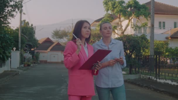 Young Female Real Estate Agent Pink Business Suit Documents Hand — Stock Video