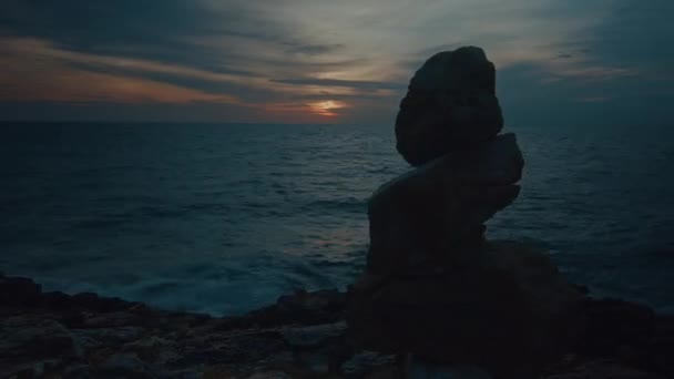 Lık Bir Zaman Kaydırağı Günbatımının Görüntüsü Manzaralı Alışılmadık Volkanik Kaya — Stok video