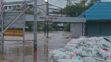 Chiang Mai sel baskını, Kuzey Tayland 'da şiddetli yağmurlar nedeniyle nehir taşkınları. Yüksek kalite 4k görüntü