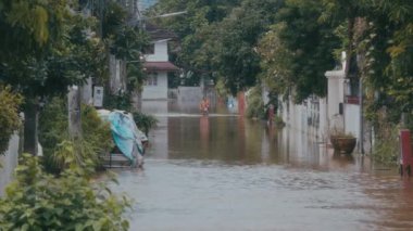 Chiang Mai sel baskını, Kuzey Tayland 'da şiddetli yağmurlar nedeniyle nehir taşkınları. Yüksek kalite 4k görüntü