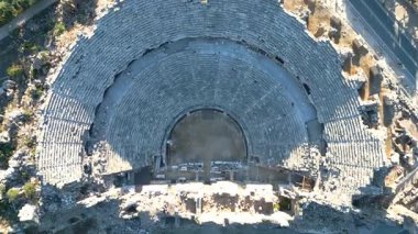 Old Landmark ve Amfitiyatro Arena 'yı gezmek ve gezmek. Mimarlık ya da Kolezyum İnşaat Turu Arkeoloji Seyahati. Tiyatro Stadyumu 'na Seyahat Macerası