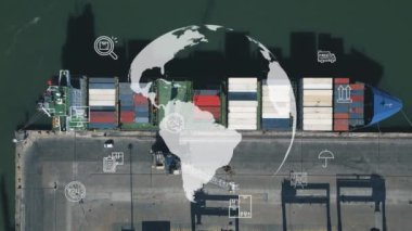 Birçok kargo konteynırı sırasıyla ithalat ihracat portu üzerinde lojistik iş veya ulaşım kavramı. Yüksek kalite 4k görüntü