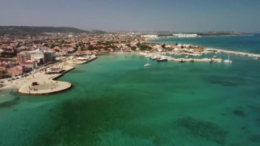 Turistik bölge, spa plajı, çöplük plajı, lüks villalar ve sahil kenarı. Hava görüntüsü. Yüksek kalite 4k görüntü