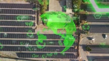 Güneş enerjisi ve teknoloji konsepti. Yenilenebilir enerji. Akıllı şebeke Yüksek kalite 4k görüntü