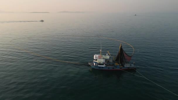 Aerial View Fishing Ship Net Circle Shape Collecting Fish Sea — Stok Video