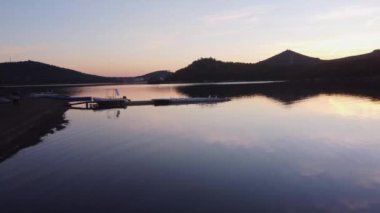 Hava, güzel manzara ve Ayvalik Türkiye 'de gün batımında deniz manzarası. Yüksek kalite 4k görüntü