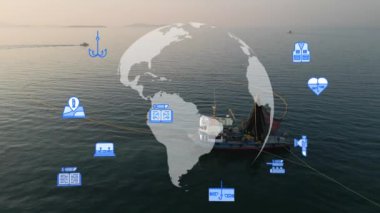 Büyük Balık Yakalayıcı Martı Sürüsü Uçan Uçan İnsansız Hava Aracı Günbatımı ile balıkçı teknesi. Deniz yüzeyindeki küçük gemi Altın Gök Suyu Yolu 'ndan ayrılıyor. Martılar var. Parlak Güneş Diski. Yüksek