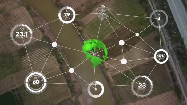 作物の成長と収穫の品質を制御するための人工知能による未来的なセンサーデータ収集管理によるスマートデジタル農業技術 コンピュータ支援型プランテーションの概念は — ストック動画