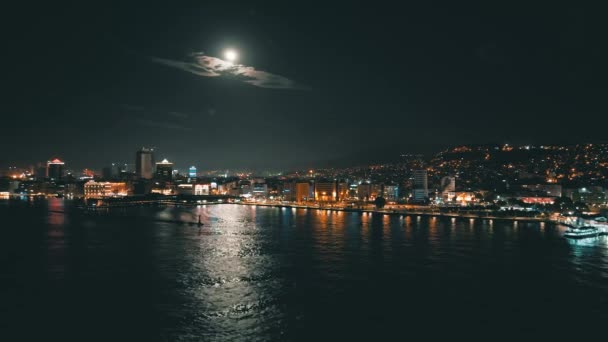 コナク イズミル トルコのフェリーや市街地の景色で海を上空から撮影しました 高品質4K映像 — ストック動画