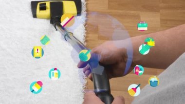 Elektrik süpürgesi halıyı temizliyor. Yakından fırçala. Yüksek kalite 4k görüntü