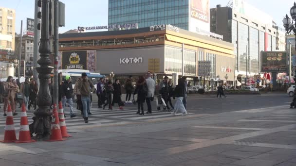 Ankara Turkey February 2023 Kizilay Square Skyscraper People Crowd Walking — Vídeos de Stock