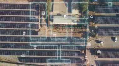 Güneş enerjisi ve teknoloji konsepti. Yenilenebilir enerji. Akıllı şebeke Yüksek kalite 4k görüntü