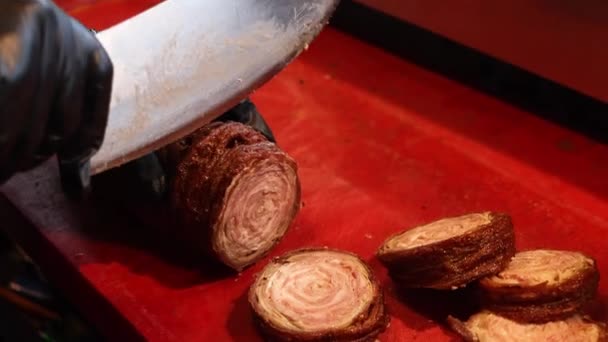 Chef Preparing Lamb Intestine Kokorec Turkish Food Sandwich Service Local — Vídeos de Stock