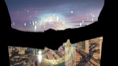 Küresel ağ bağlantısı ve veri bağlantı kavramı. İletişim teknolojisi küresel dünya ağı. Dünya çapında bağlantılar için çevrili sosyal ağ simgeleriyle dijital veri ağı teknolojisi