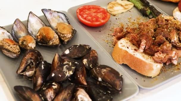 Turkish Style Appetizer Street Food Stuffed Mussels Called Midye Dolma — Video Stock