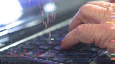 Dizüstü bilgisayardaki borsa veri işleme animasyonu. Küresel ekonomi ve iş teknolojisi kavramı. Yüksek kalite 4k görüntü