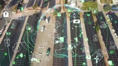 Güneş enerjisi ve teknoloji konsepti. Yenilenebilir enerji. Akıllı şebeke Yüksek kalite 4k görüntü