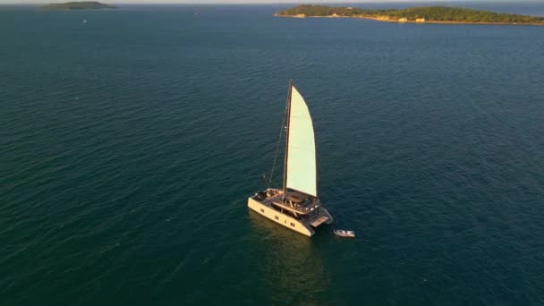 Segling Katamaran Egeiska Havet Urla Izmir Turkiet Högkvalitativ Film — Stockvideo