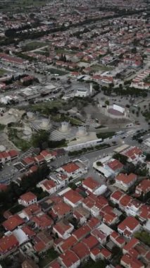 Alacati Yel Değirmenleri 'nin 4K hava görüntüsü. Yüksek kalite 4k görüntü