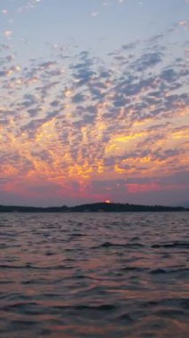 İzmir Urla Türkiye hava görüntüsü zaman aşımı. Karantina adası. Yüksek kalite 4k görüntü