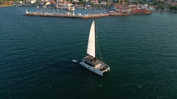 Catamarã Vela Mar Egeu Urla Izmir Turquia Imagens Alta Qualidade — Vídeo de Stock