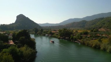 Dalyan Nehri Drone Videosu, Ege Denizi Ortaca, Mugla Türkiye. Yüksek kalite 4k görüntü