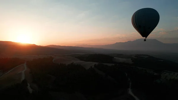 Erstaunliche Luftaufnahmen Von Heißluftballons Pamukkale Während Des Sonnenaufgangs Hochwertiges Foto — Stockfoto