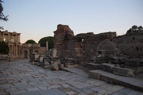 Gebäude Der Antiken Stadt Ephesos Antike Gebäude Historische Orte Hochwertiges lizenzfreie Stockfotos