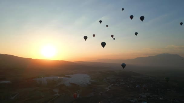 Amazing Aerial Footage Dari Hot Air Balloons Pamukkale Selama Matahari — Stok Video