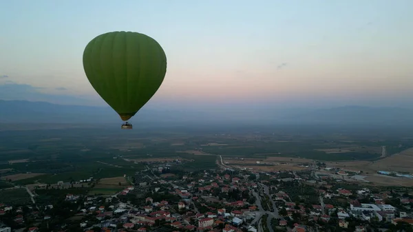 Erstaunliche Luftaufnahmen Von Heißluftballons Pamukkale Während Des Sonnenaufgangs Hochwertiges Foto Stockfoto