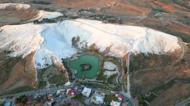 Pamukkale Travertines Cinematic Aerial Drone Bilder Turkiskt Känt Vitt Termalbad — Stockvideo