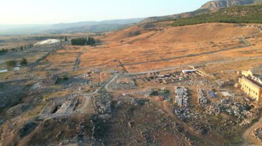 Hierapolis, Theater, Cotton Castle, Pamukkale, Denizli 'nin Harika Hava Kapanışı. Yüksek kalite 4k görüntü