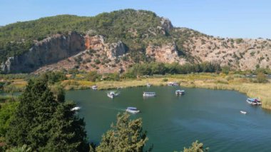 Dalyan Nehri Drone Videosu, Ege Denizi Ortaca, Mugla Türkiye. Yüksek kalite 4k görüntü