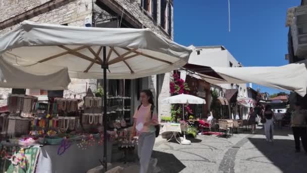 Urla Izmir Turquie Mai 2024 Magasins Souvenirs Cafés Personnes Dans Séquence Vidéo Libre De Droits