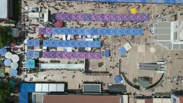 우를라 이즈미르 2024년 이즈미르의 아티초크 페스티벌에서 사람들과 판매자 카운터 고품질 — 비디오