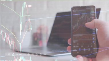 Dizüstü bilgisayardaki borsa veri işleme animasyonu. Küresel ekonomi ve iş teknolojisi kavramı. Yüksek kalite 4k görüntü