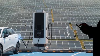 Elektrikli araba şarjı, şarj teknolojisi, temiz enerji dolum teknolojisi. Yüksek kalite 4k görüntü