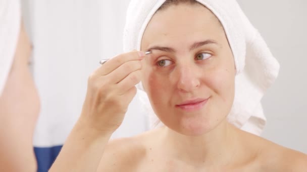 Young Woman Bath Towel Using Tweezers Plucking Eyebrows Concept Beautiful — Stock Video