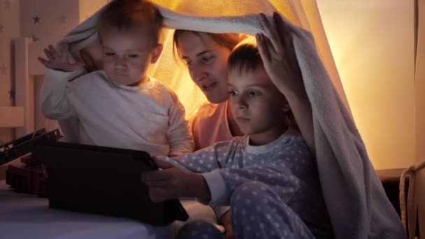 Young Mother Watching Video Tablet Computer Her Two Sons Bed — Stock Video
