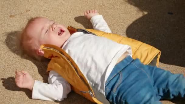 Very Upset Baby Boy Crying Falling Ground Street Upset Children — Stock Video