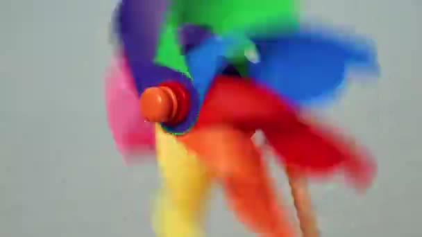 Primer Plano Pinwheel Colorido Gira Con Gracia Viento Recordando Los — Vídeo de stock
