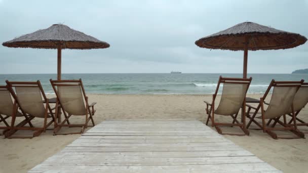 Calma Las Olas Del Mar Rodando Playa Vacía Del Mar — Vídeo de stock