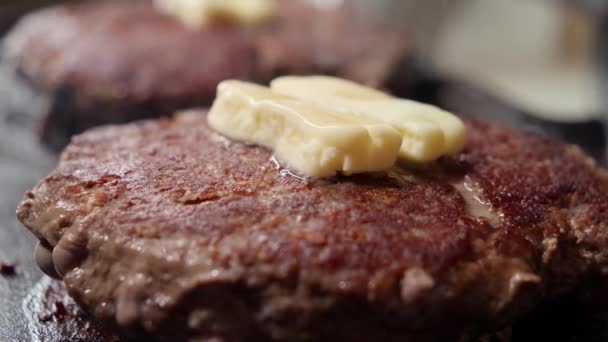 Closeup Butter Melting Cooking Beef Burger Patties Grill Cooking Home — Stock Video
