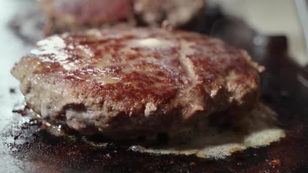 Primo Piano Vapore Caldo Proveniente Torrefazione Succose Polpette Hamburger Sulla — Video Stock