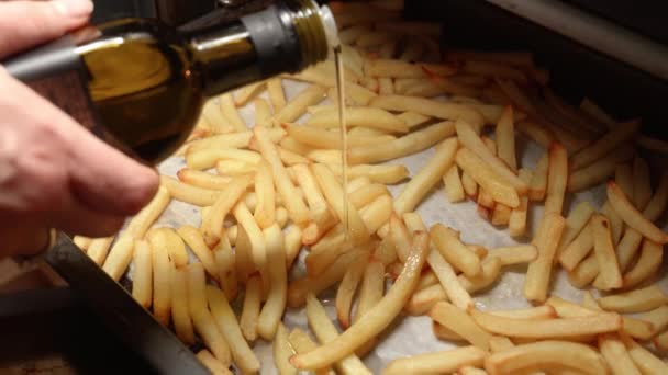 Κλείσιμο Τηγανίσματος Πατάτας Ταψί Στο Φούρνο Γρήγορο Φαγητό Υγιεινή Διατροφή — Αρχείο Βίντεο