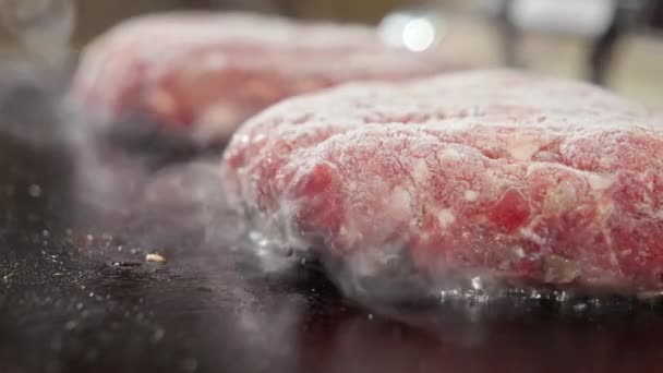 Närbild Matlagning Hamburgare Elgrill Matlagning Hemma Köksutrustning Hälsosam Kost Hamburgeringredienser — Stockvideo