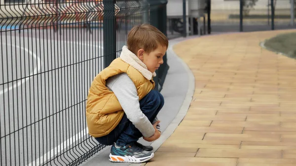 Little Boy Leaning Metal Fence Sitting Child Depression Problems Bullying — Stock Photo, Image
